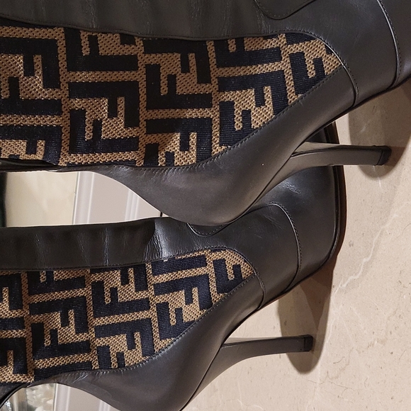 Fendi Motif Ankle Boots - Picture 6 of 7